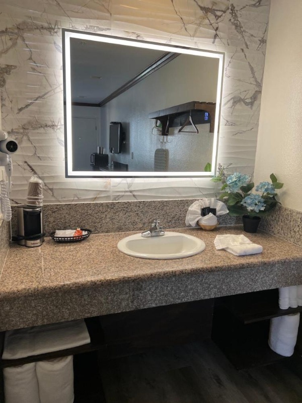 Starlight Inn Huntington Beach image 9